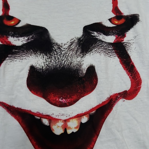 Medium It/ Pennywise tee - Picture 2 of 3